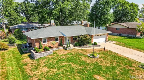 5827 Pebble Oak DR, St Louis, MO 63128