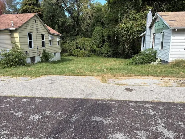 8725 Shirley AVE, St Louis, MO 63121