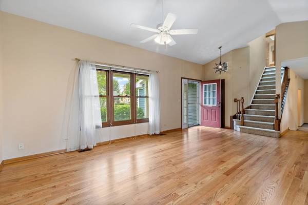 422 Old Country WAY, Wauconda, IL 60084