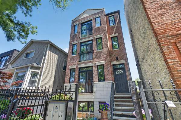 2709 N Campbell AVE #1, Chicago, IL 60647
