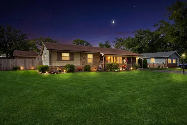 1231 Springdale LN, Elk Grove Village, IL 60007