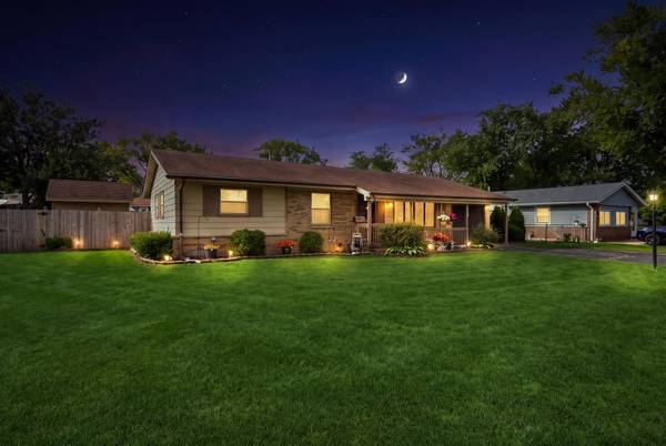 1231 Springdale LN, Elk Grove Village, IL 60007