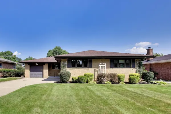 704 W Lonnquist BLVD, Mount Prospect, IL 60056