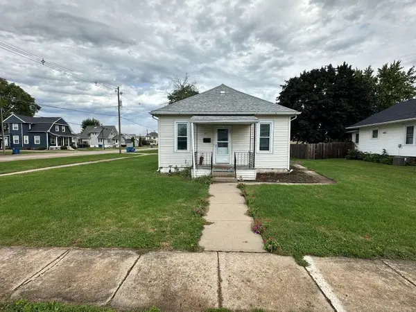 422 6th ST, De Witt, IA 52472