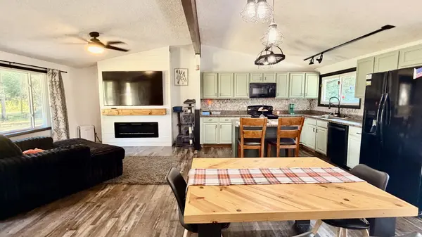 1001 Medlin RD, Centralia, IL 62801