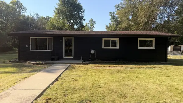 1001 Medlin RD, Centralia, IL 62801