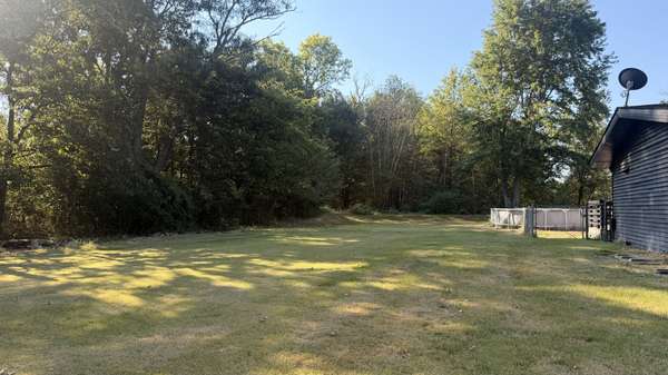 1001 Medlin RD, Centralia, IL 62801
