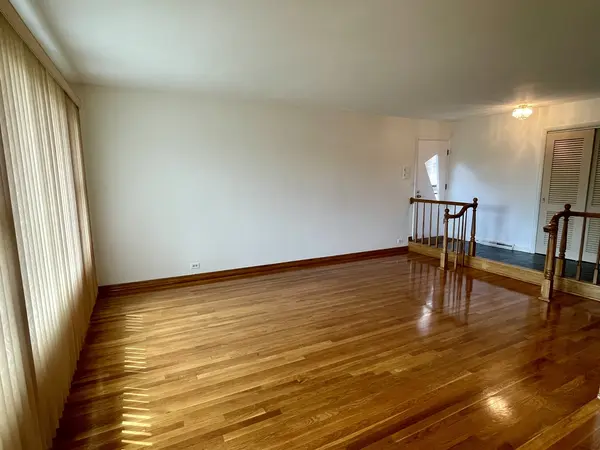 7150 N Crawford AVE, Lincolnwood, IL 60712