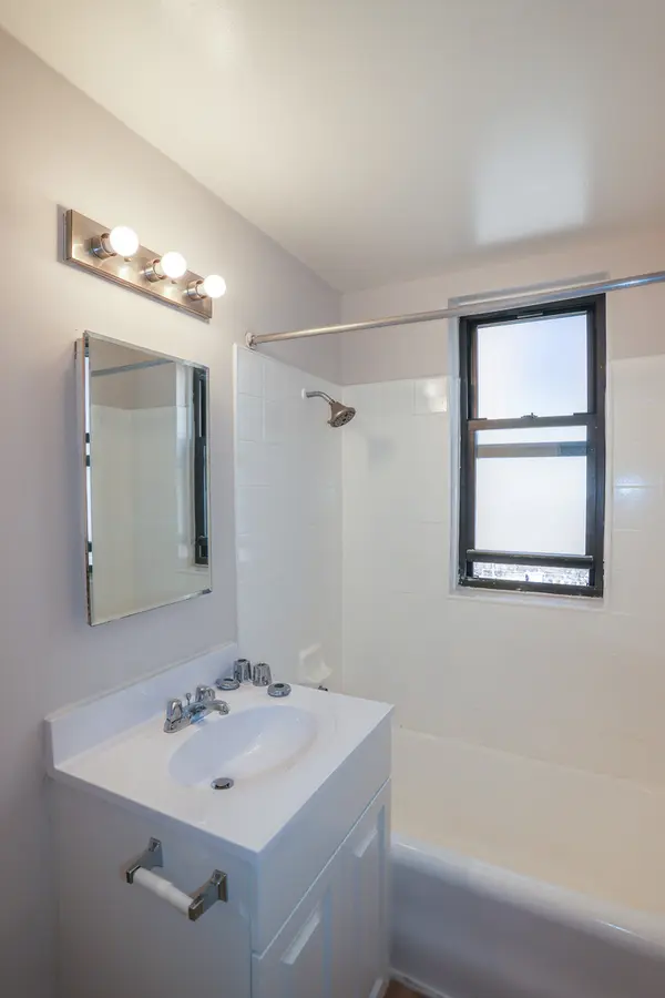 5214 S Woodlawn AVE #107, Chicago, IL 60615