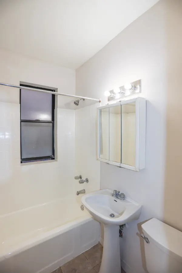 5214 S Woodlawn AVE #106, Chicago, IL 60615