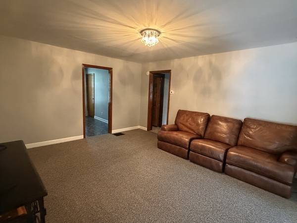39 Leonard ST #1, Elgin, IL 60123