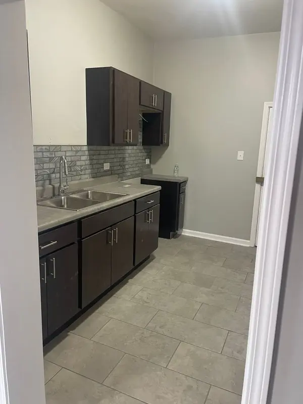 7652 S Dante AVE #1, Chicago, IL 60619