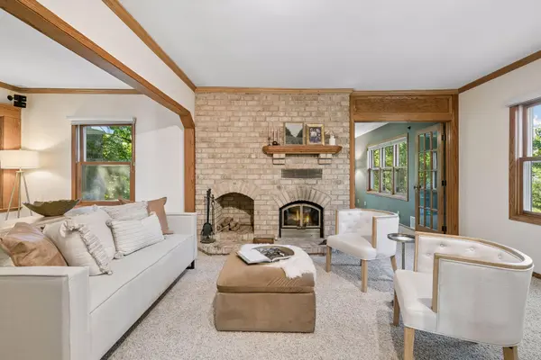 2600 W 102nd ST, Bloomington, MN 55431