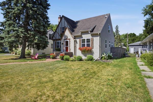 1258 2nd ST N, Fargo, ND 58102