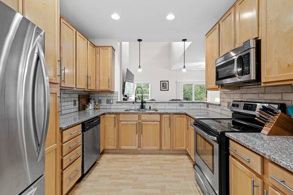 206 Alberta LN, Little Canada, MN 55117