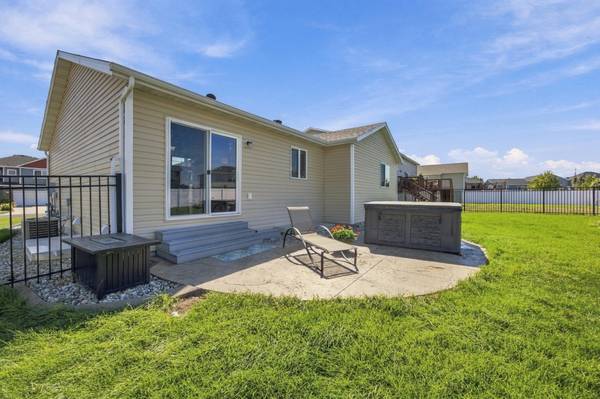 6001 59 ST S, Fargo, ND 58104