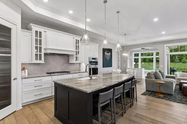 89 Spring Farm RD, North Oaks, MN 55127