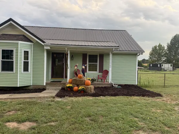 2438 Chester Harris Rd, Woodlawn, TN 37191