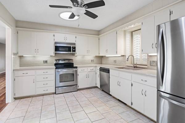 641 N Woodlawn St, Apt 36, Wichita, KS 67208-3669