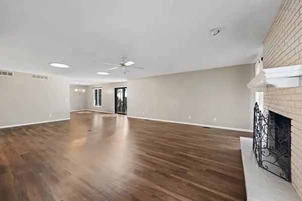 641 N Woodlawn St, Apt 36, Wichita, KS 67208-3669