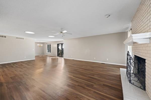 641 N Woodlawn St, Apt 36, Wichita, KS 67208-3669