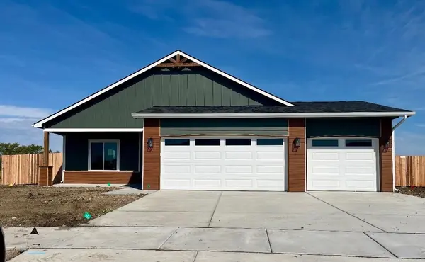 3470 E Derwin St, Derby, KS 67037-7814