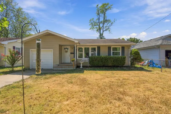 1452 E Lindberg ST, Springfield, MO 65804