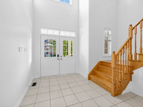 28 Yellow Sorrel RD, Brampton, ON L6R 3V7