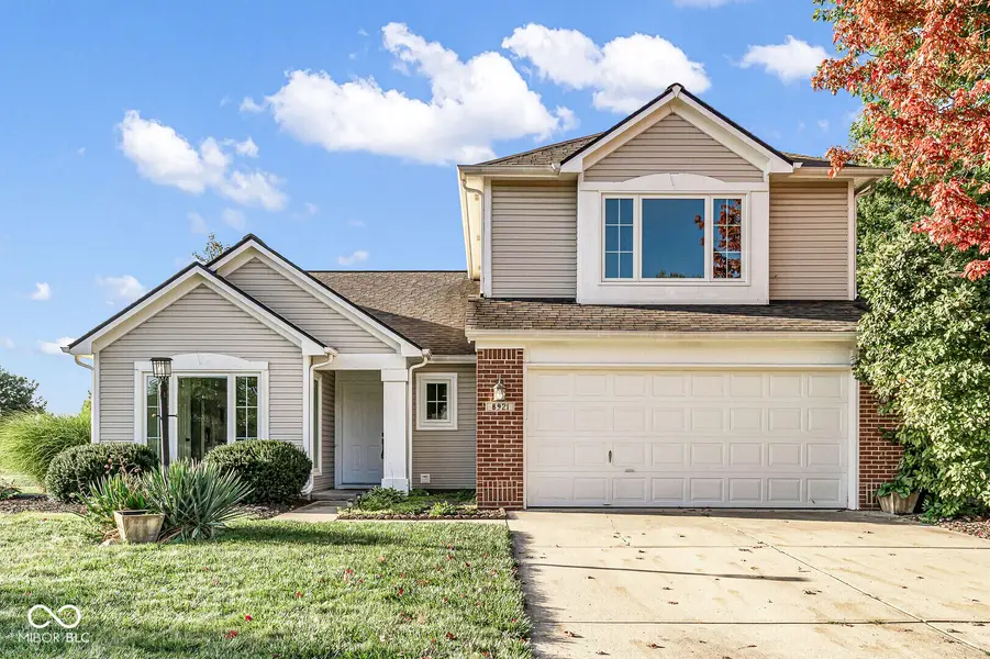 8921 Woodlark DR, Fishers, IN 46038