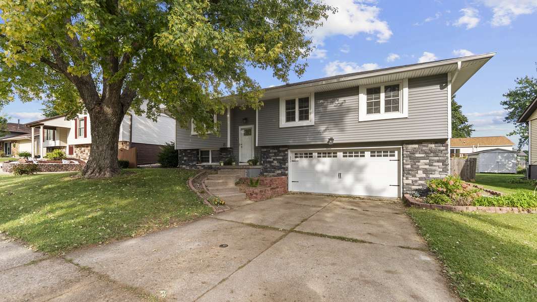 5807 FILLMORE ST, Davenport, IA 52806