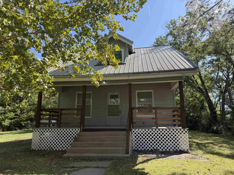 116 S Elm St, Eureka, KS 67045
