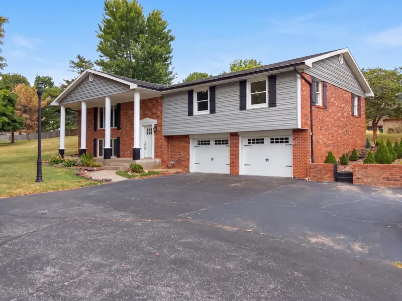 624 Oak Grove AVE, Monett, MO 65708