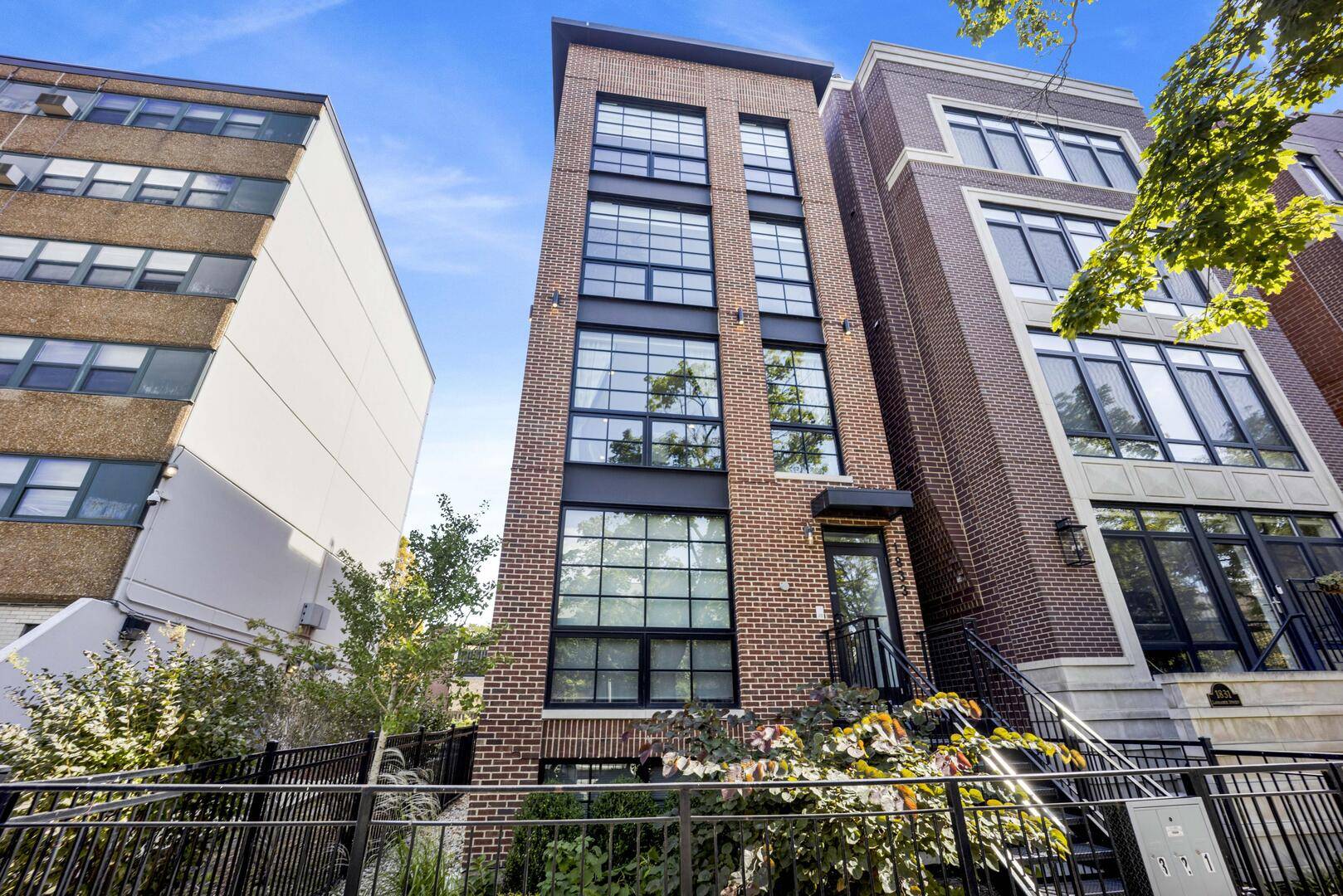 1833 N Larrabee ST #2, Chicago, IL 60614