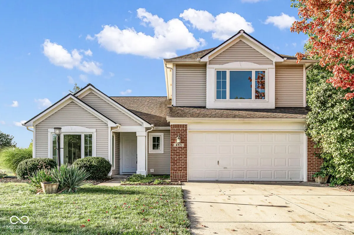 8921 Woodlark DR, Fishers, IN 46038