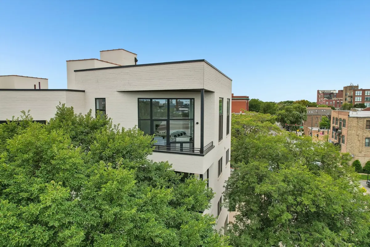 1656 N BOSWORTH AVE #PH-4N, Chicago, IL 60642
