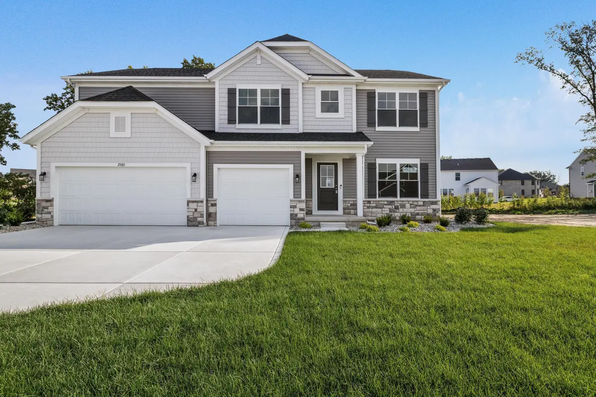 2560 Iowa ST, Crown Point, IN 46307