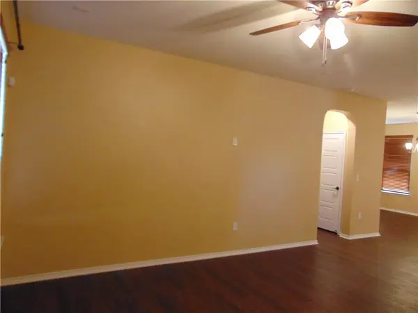 6201 Conestoga Wagon WAY, Del Valle, TX 78617