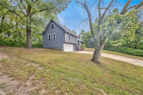 5409 NW Fox Hill RD, Parkville, MO 64152
