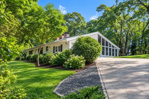 106 Boney LN, Nissequogue, NY 11780