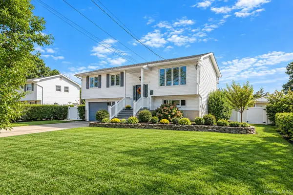 1527 Saint Louis AVE, Bay Shore, NY 11706
