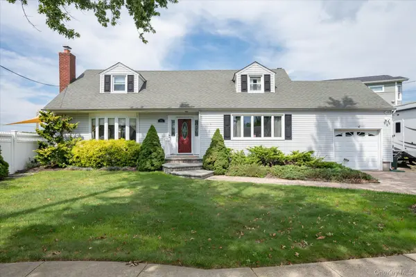 15 E Lincoln AVE, Massapequa, NY 11758
