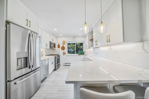 105 Prime AVE #F4, Huntington, NY 11743