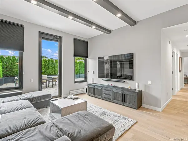 2121 31st ST #2C, Astoria, NY 11105