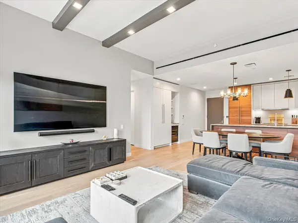 2121 31st ST #2C, Astoria, NY 11105