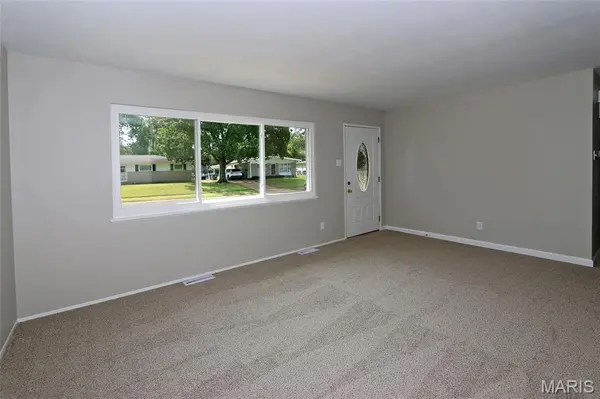 1395 Ensenada DR, Florissant, MO 63031
