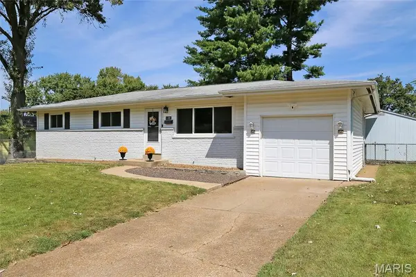 1395 Ensenada DR, Florissant, MO 63031