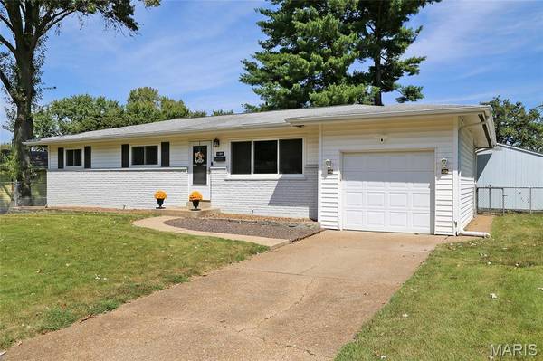 1395 Ensenada DR, Florissant, MO 63031