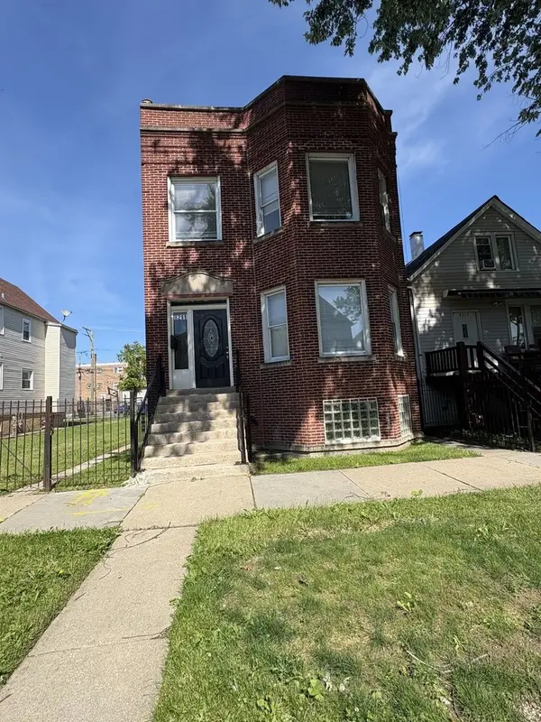 8211 S Escanaba AVE #2, Chicago, IL 60617