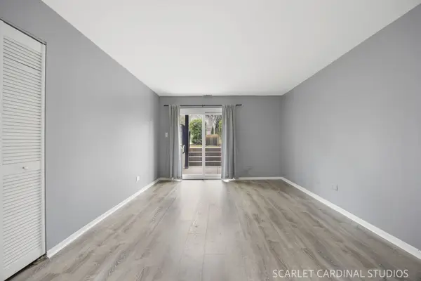 1464 Stonebridge CIR #E3, Wheaton, IL 60189