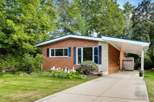 3827 White Cloud DR, Skokie, IL 60076